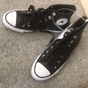 Converse Chuck Taylor All Star Leather shoes
UNISEX